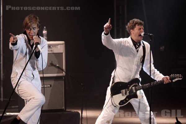 THE HIVES - 2009-08-01 - PAREDES DE COURA (Portugal) - Praia do Tabuao - Per Almqvist - Niklas Almqvist